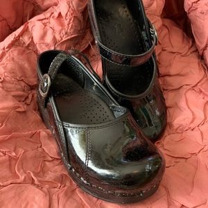 Dansko black patent clogs size 5